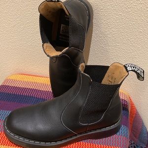 Solovair Vegetarian Shoes Chelsea Boots UK 6, US Wn 8, Like MIE Doc’s,